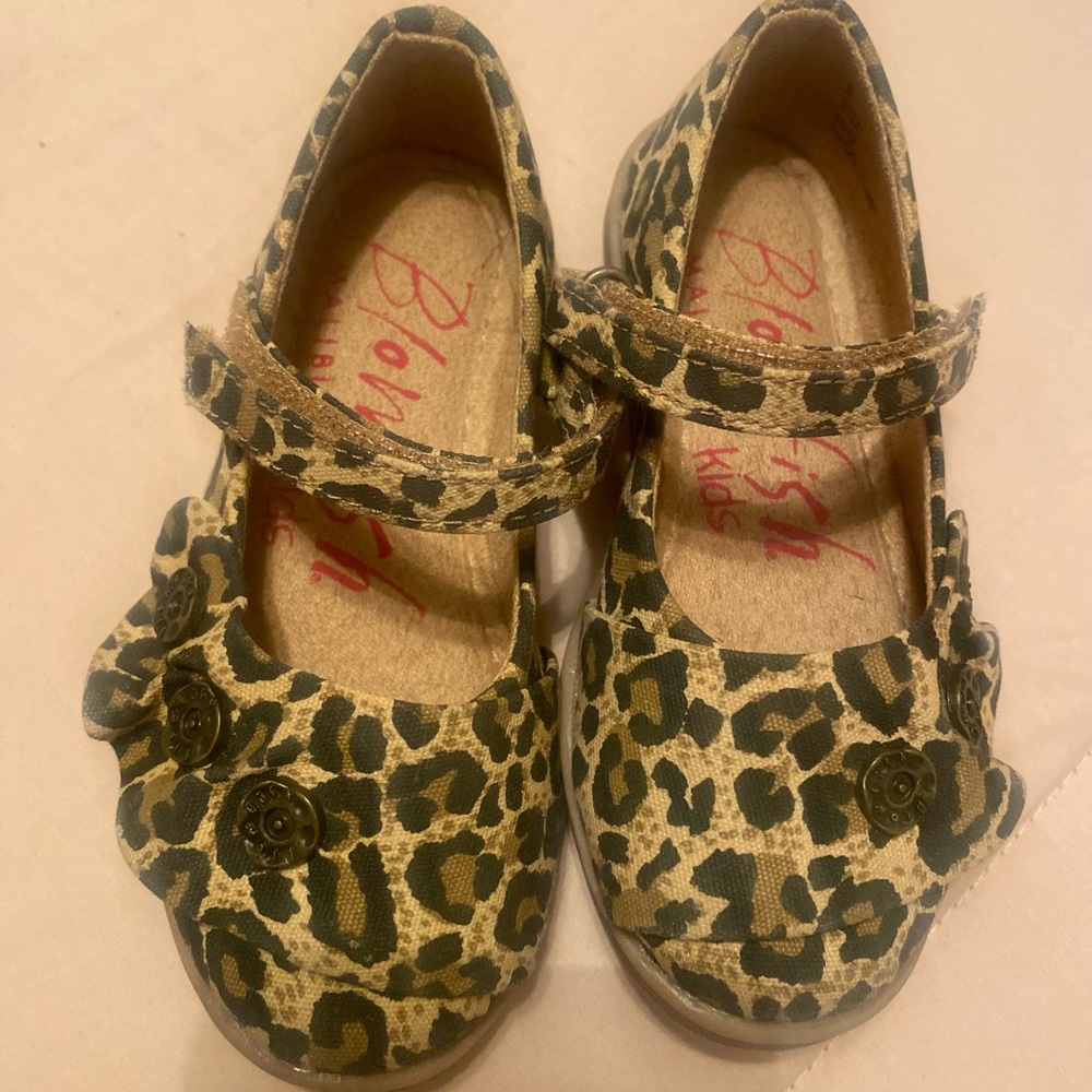 Blowfish toddler size 8